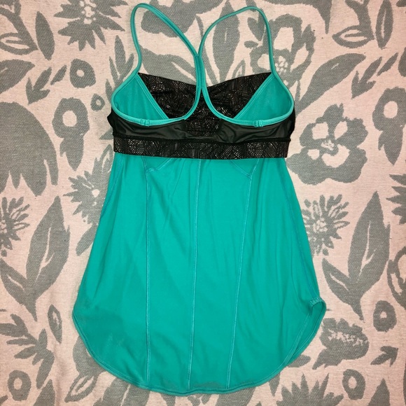 Lululemon Roll Out Tank with built in bra - Picture 12 of 16